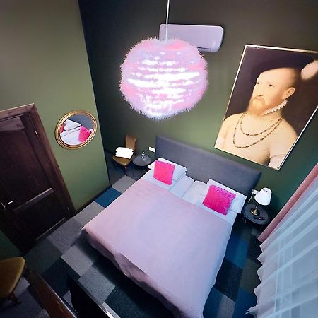 Broken Bed Hootel Каунас Экстерьер фото