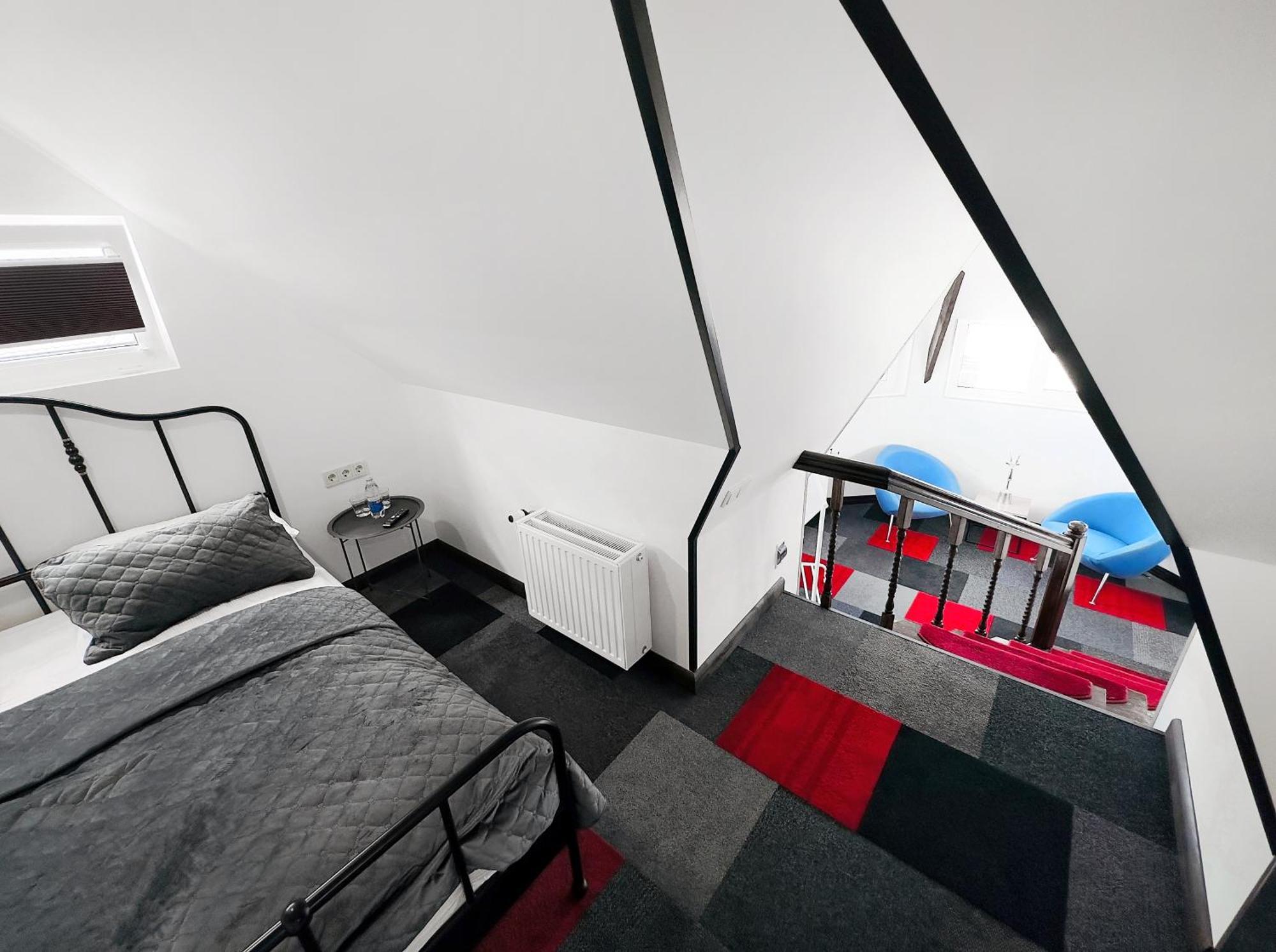 Broken Bed Hootel Каунас Экстерьер фото