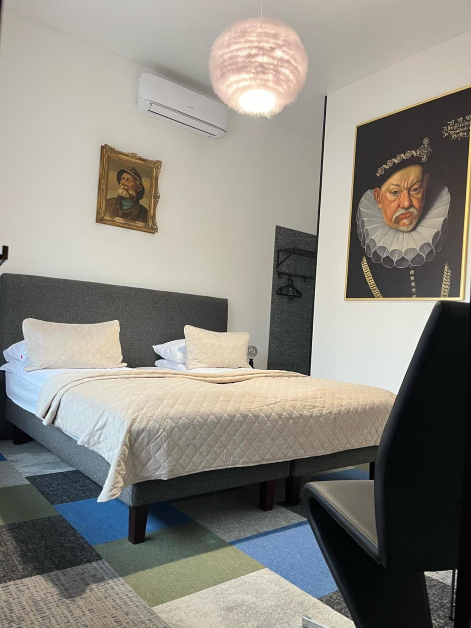 Broken Bed Hootel Каунас Экстерьер фото