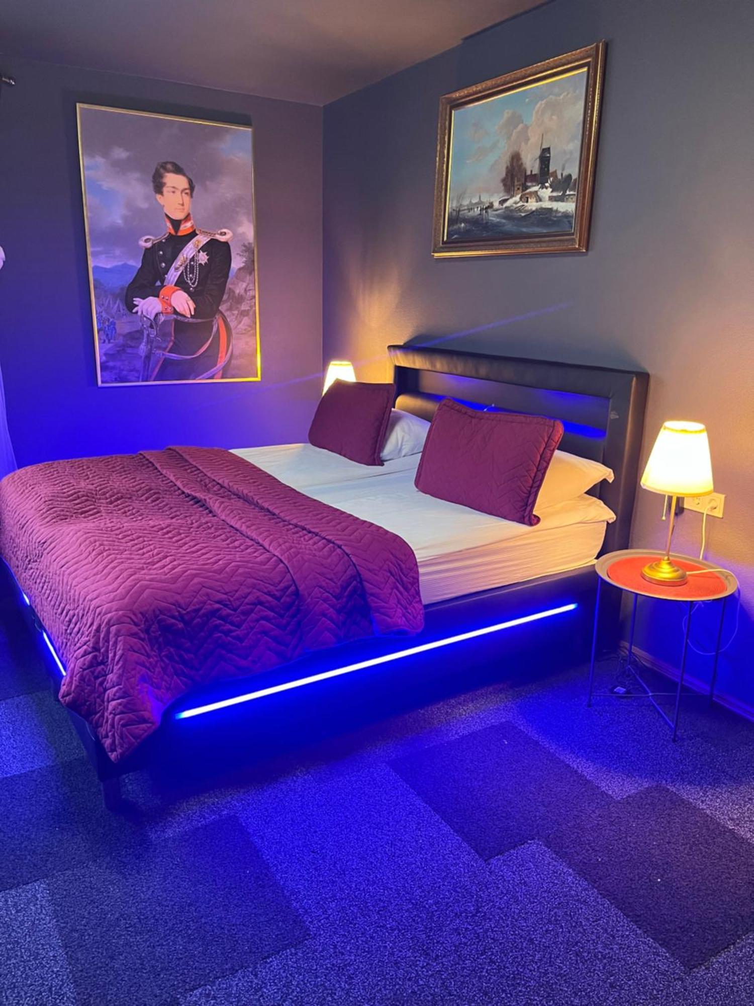 Broken Bed Hootel Каунас Экстерьер фото